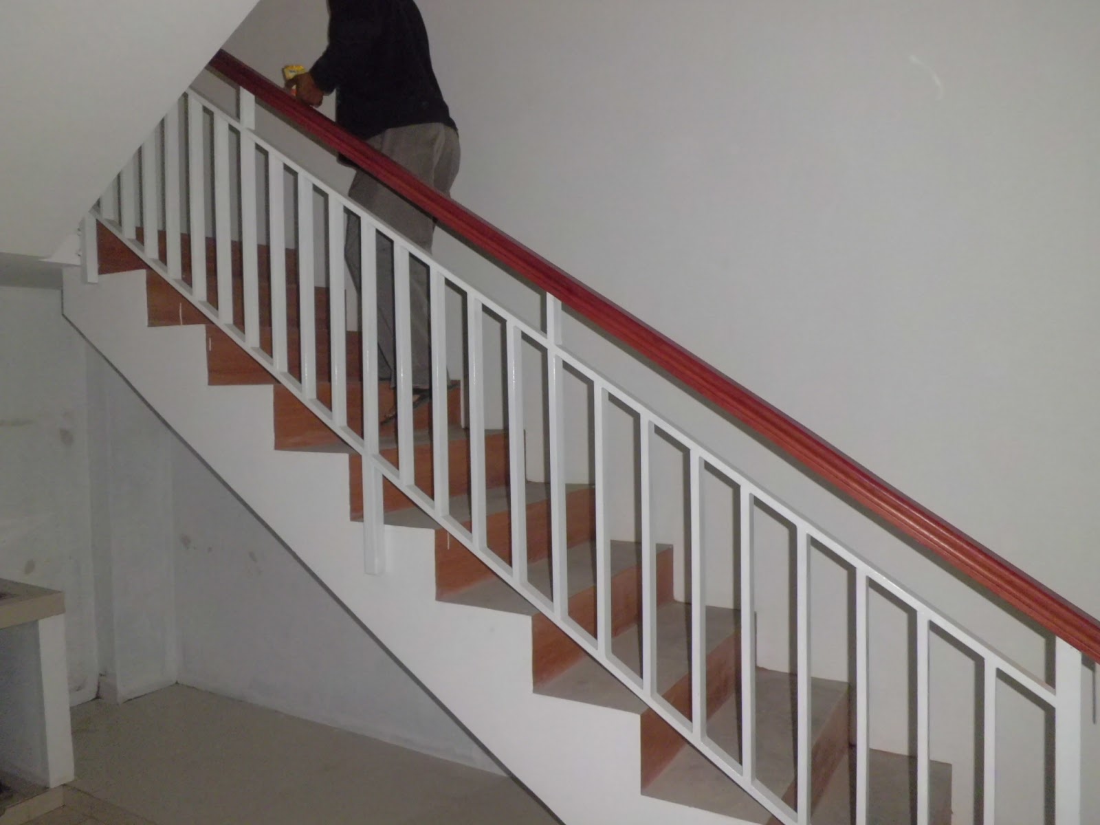 STAINLESS STEEL BESI Railling Tangga Besi Minimalis STAINLESS STEEL BESI Railling Tangga Besi Minimalis