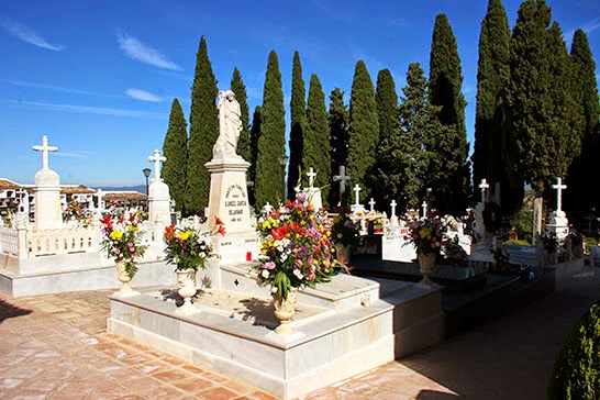 http://cronicadearjonilla.blogspot.com.es/2014/11/tasas-del-cementerio-en-los-anos-20.html