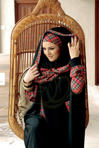 Abaya Fashion Show 2010 on My Fav Abaya Designer  Amal Murad On Videos   New Fashion Muslim