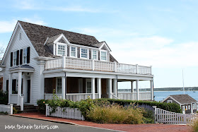 cottages of martha's vineyard, shingle style cottage, cape cod style house, beach cottages