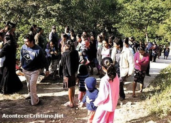 Evangélicos retornando a sus casas en Pahuatlán