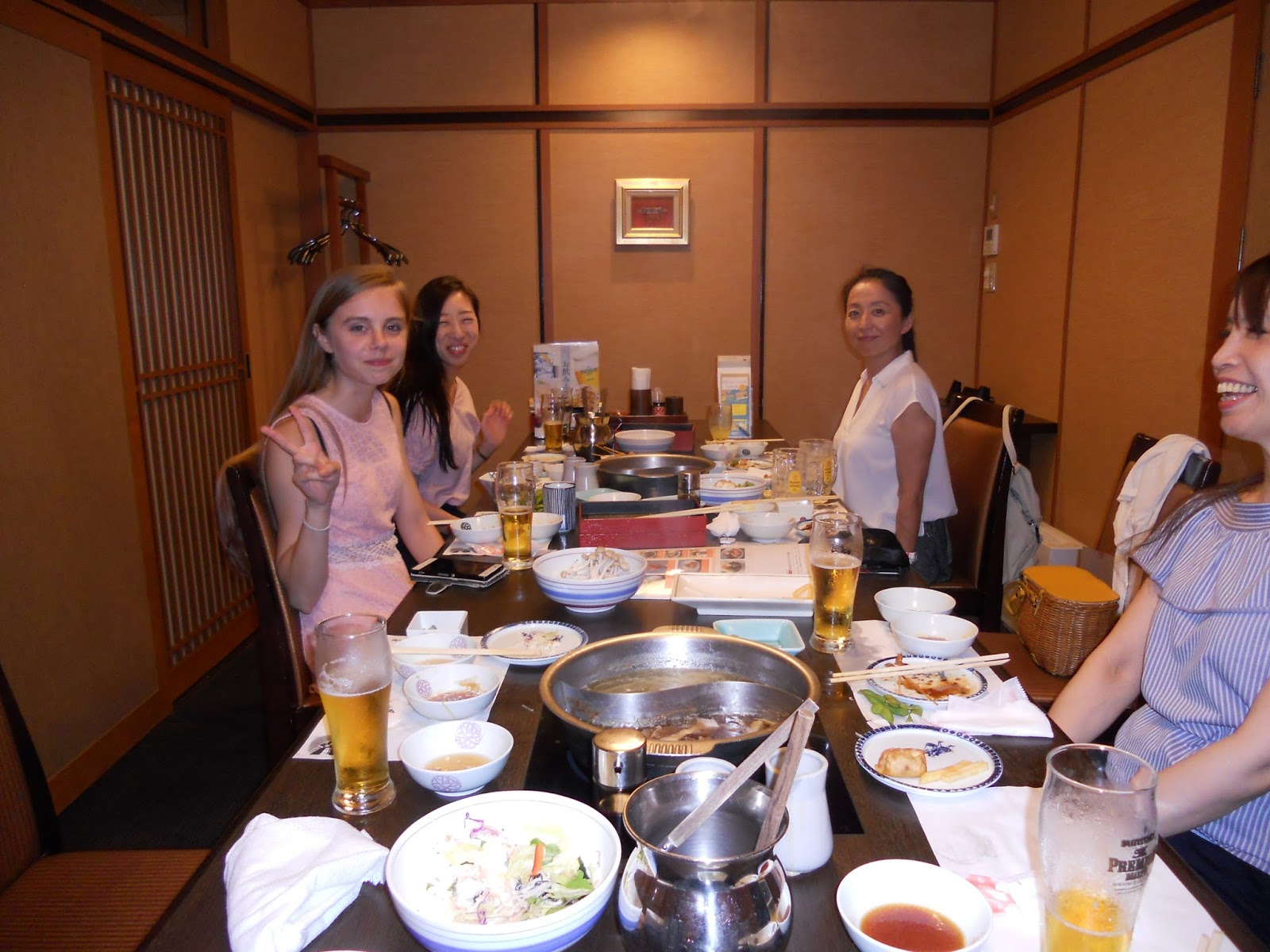 ケ アオ オ アノラニ日本校のブログ フランス人の留学生のマティナ 送別会しました 彼女の好きな しゃぶしゃぶ囲んで O