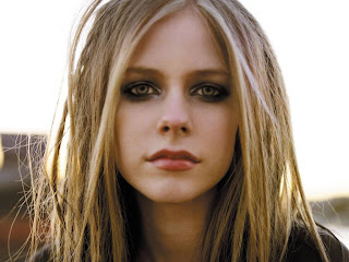 Free unwatermarked wallpapers of Avril Lavigne at Fullwalls.blogspot.com
