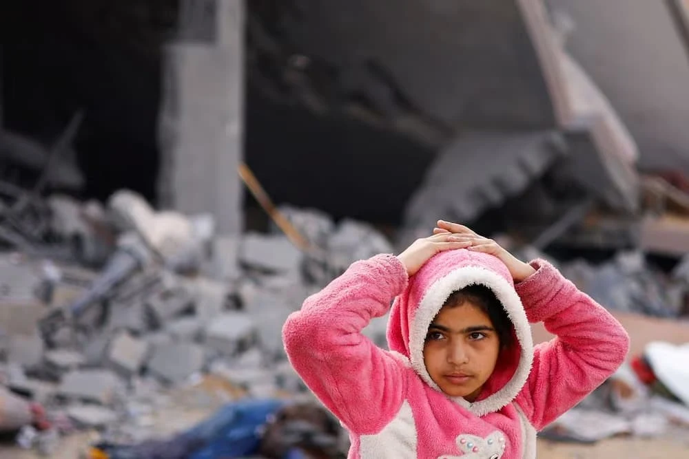 غزة تنزف: الحصار والقصف يدمران الحياة والمستشفيات