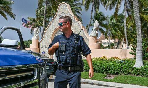 Local law enforcement officers are seen in front of the home of former president Donald Trump at Mar-A-Lago in Palm Beach, Fla., on Aug. 9, 2022. (Giorgio Viera/AFP via Getty Images)