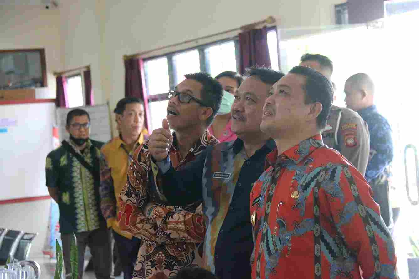 Sidak Samsat Sanggau, Wagub Harapkan Pelayanan Yang Baik Bagi Masyarakat