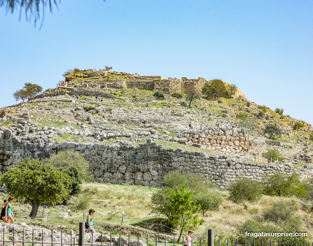 Vista geral do sítio arqueológico de Micenas na Grécia