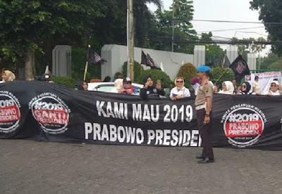 Kami Mau 2019 Prabowo Presiden Membentang Panjang di Tugu Proklamasi