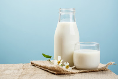 Cách trị mụn với sữa tươi không đường