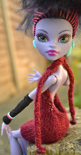 Free Monster High Doll Dress Pattern (Yarn: Knitglobal 4 ply Sock Yarn) 