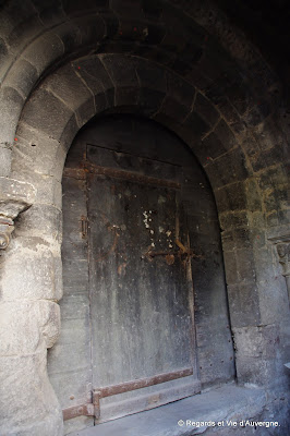 Photo de belles portes et fenêtres d'Auvergne