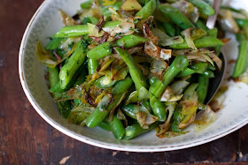 http://www.101cookbooks.com/archives/vibrant-tasty-green-beans-recipe.html