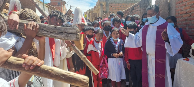 Die Pfarrei San Miguel de Ravelo dankt allen Schülern und Lehrern, die den Kreuzweg in Ravelo vorbereitet haben. Segen für alle.