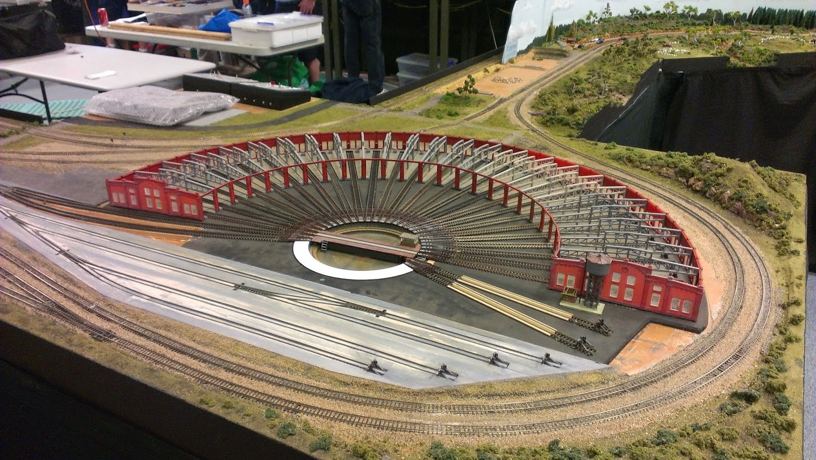  Roundhouse Trains HO Scale in addition Model Train Roundhouse Plans