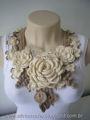 colar nude, nude, colar de croche, colar feminino, flores de croche, 