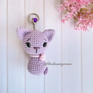 amigurumi cat keychain