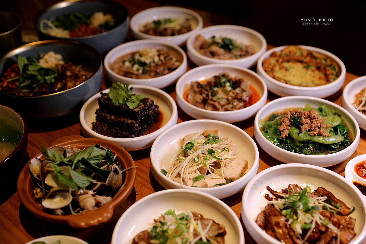 發愣吃VARMT｜台中美食，文青風麻辣乾拌麵館必朝聖！招牌蒜辣鮮蚵麵一吃入魂 讓人停不了筷