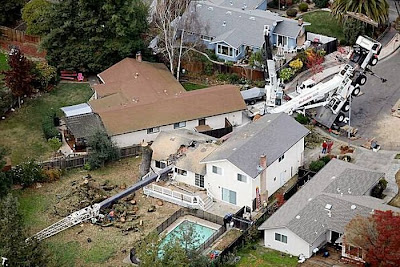 Ton Crane falls into house Santa Rosa home Seen On lolpicturegallery.blogspot.com