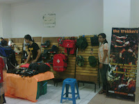 Toko offline thetrekkers.com di basement ramai mall