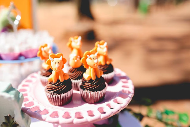 Aniversário Tema Dinossauro - Meninas - DIY - Raining Sugar - cupcake - dinossauro