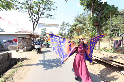  Kerajinan Tangan Lampu Hias Dari Sendok Plastik  Bekas 