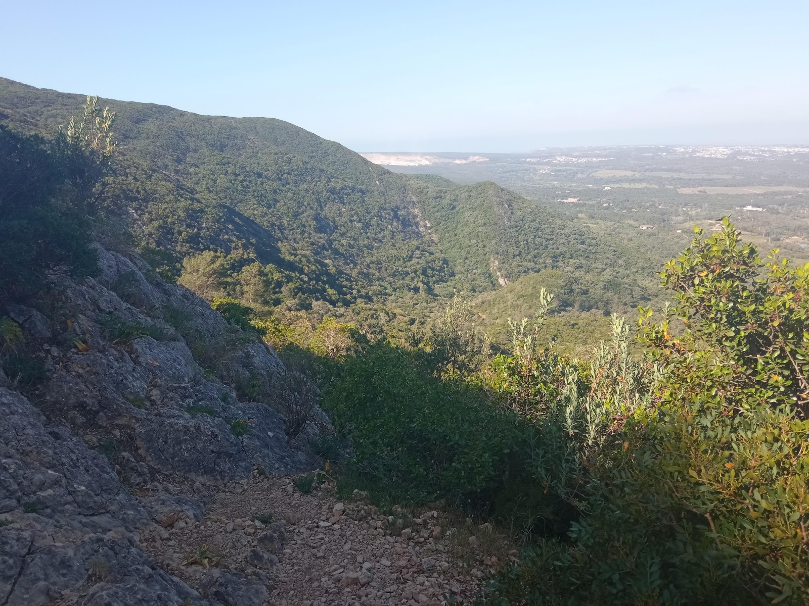 Ascent from Azeitão to Formosinho peak. Arrábida natural park