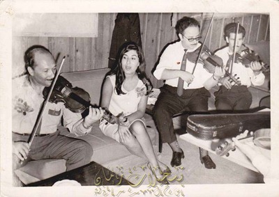 بروفه لحفل للمطربة اللبنانية طروب سنة 1965 العازفون عطية شرارة الياس فزع عيسى البله صورة نادرة