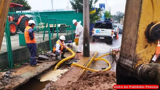 Osorno: Rotura de matriz de agua potable en sector centro