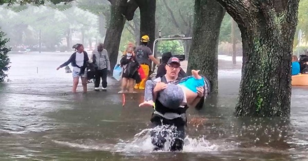 Pastor en Florida envía mensaje a los afectados: «Dios está contigo en medio de la tormenta»