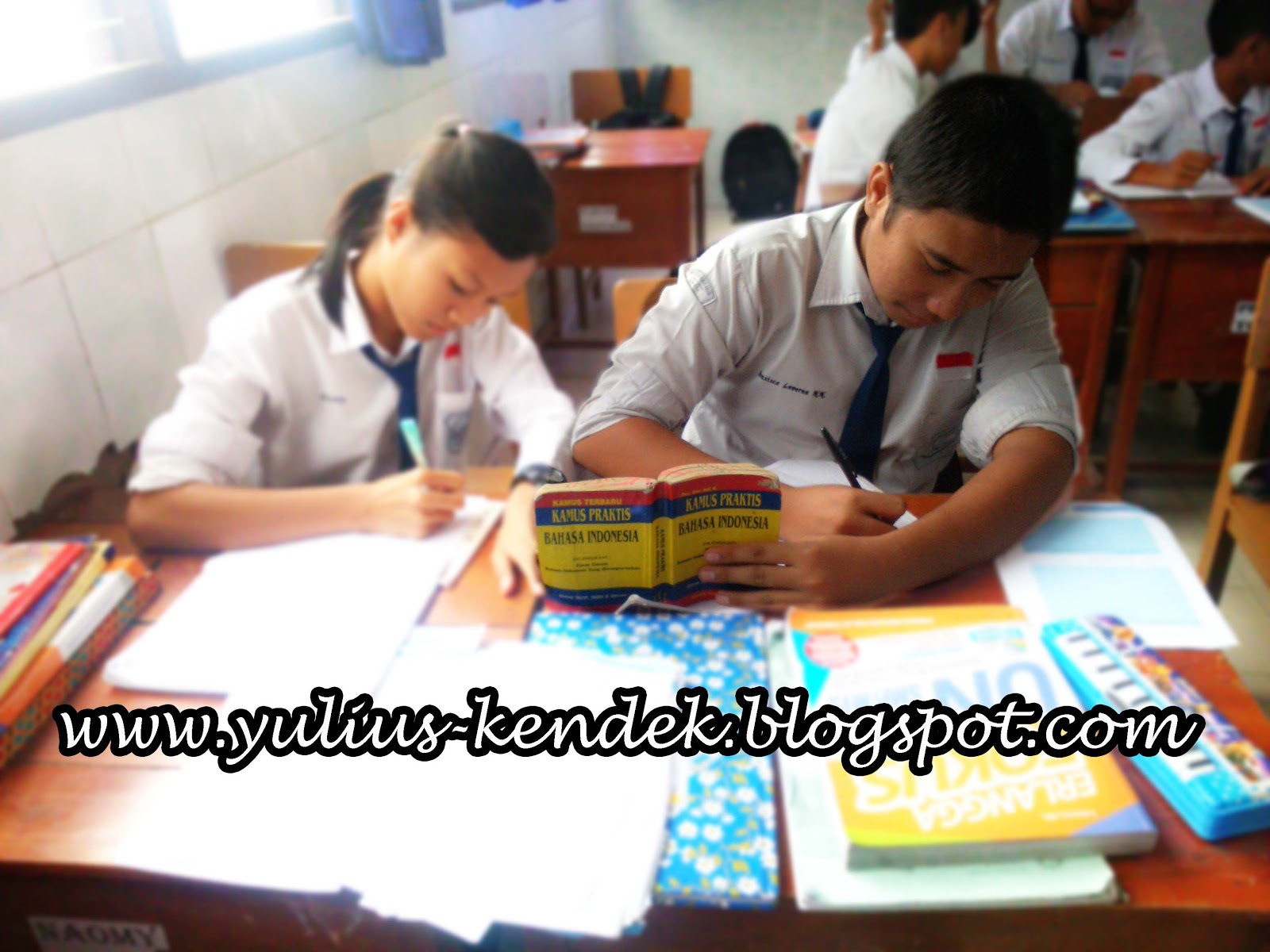 Contoh Soal Pilihan Ganda Materi Teks Deskripsi Edisi 