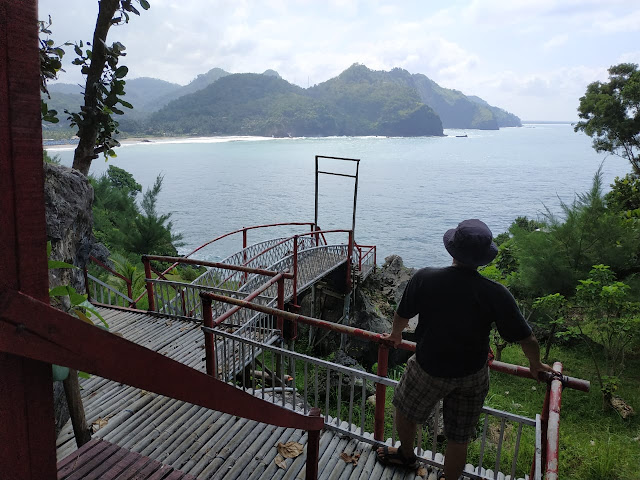 bukit indah di pantai lampon kebumen