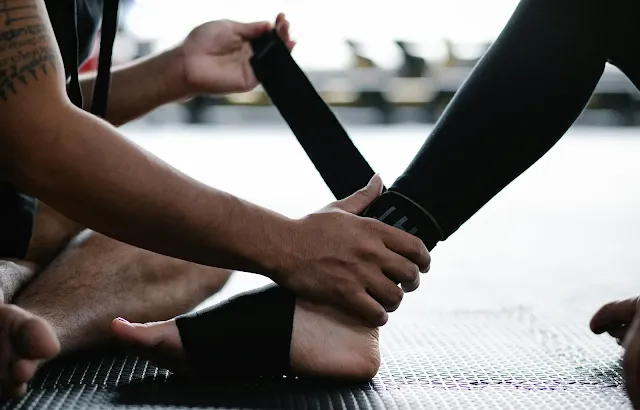How to Avoid Injury While Exercising: Essential Tips for Safety getiosfree