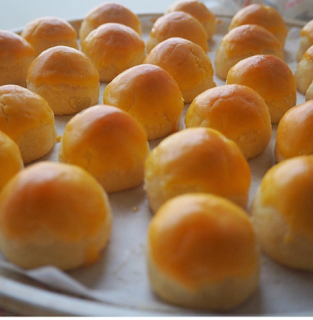 KUE NASTAR