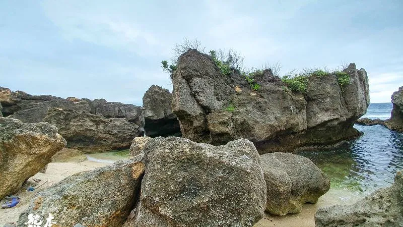 龍蝦洞｜比墾丁小峇里島小一號的秘境｜小琉球美麗卻危險的景點｜小琉球秘境