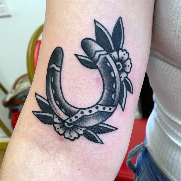 80 tatuagens de ferradura que vão deixar vocês encantadas!