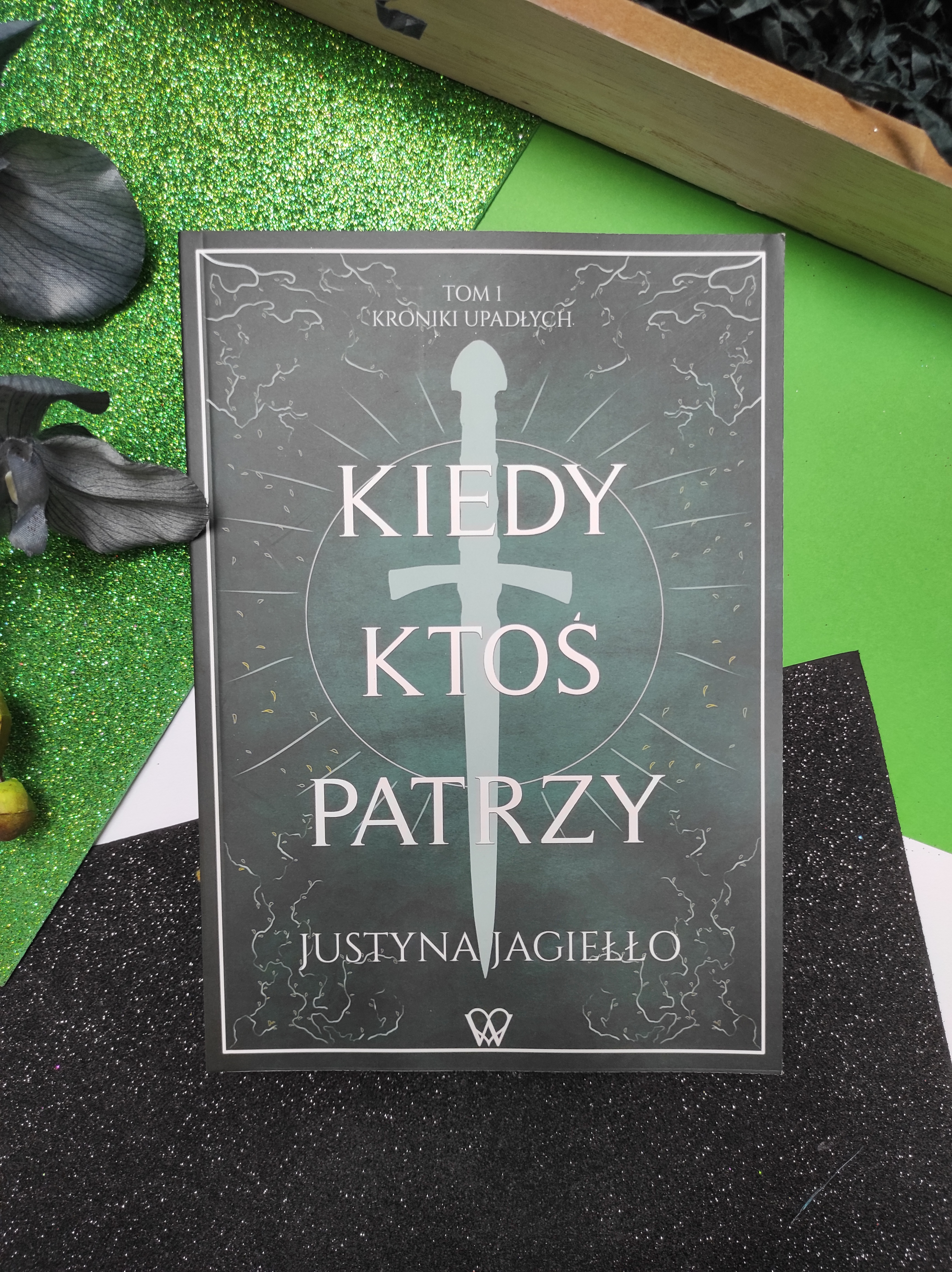 "Kiedy ktoś patrzy" Justyna Jagiełło - recenzja - Patronat Medialny