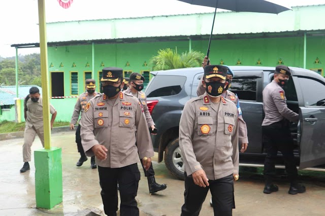 Kapolresta Barelang Dampingi Kapolda Tinjau Vaksinasi Serentak Seluruh Pesantren