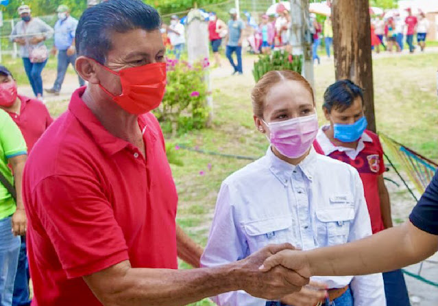 El candidato de la alianza PAN, PRI y PRD “Va por Quintana Roo”, José Alfredo Contreras Méndez “Chepe” falleció  rumbo al hospital tras un accidente con su vehículo, que volcó, y donde murió su esposa Rosina Castillo Rodríguez.