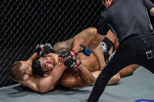 Reinier De Ridder defeats Aung La N Sang by Submission (Rear-Naked Choke)