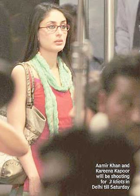Kareena Kapoor on the sets 3 Idiots Photos