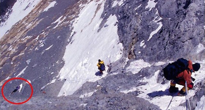 Гробището Еверест - ужасяващи истории от върха (СНИМКИ)