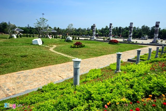 Monument of Vietnamese Heroic Mother 9