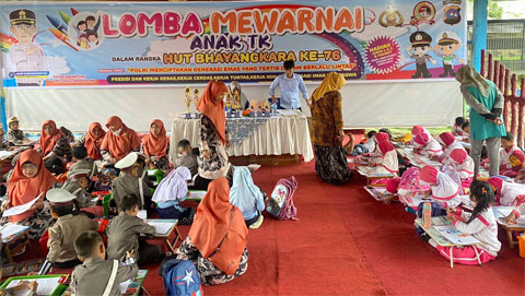 Anak-Anak Tk Antusias Ikuti Lomba Mewarnai