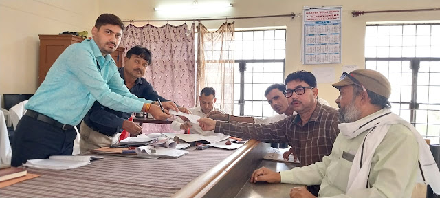 Singhahi Kheri :- Mohammad Qayyum filed nomination for the independent candidate for the municipal elections.