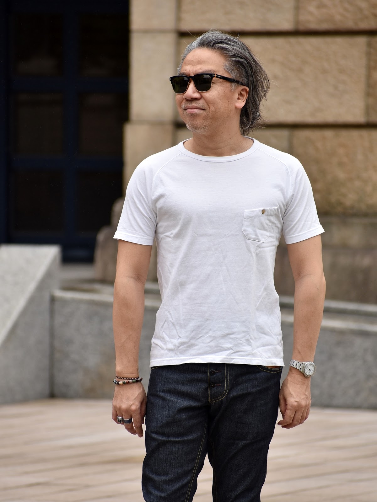 40代以上のメンズtシャツ スタイルは長いパンツと合わせる