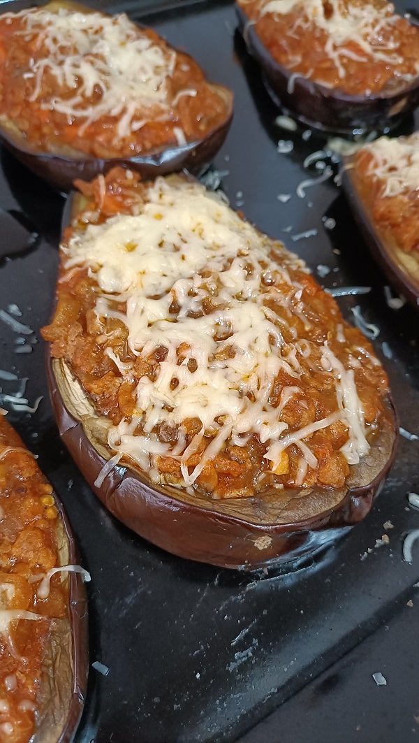 Berenjenas rellenas con salsa boloñesa