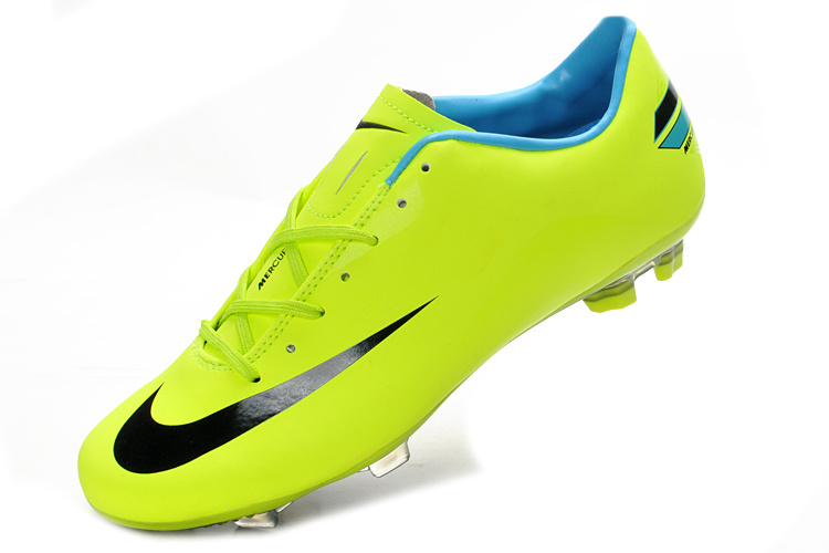 TREN GAYA REMAJA TERBARU: sepatu bola nike 2012