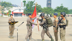 Wadankorbrimob Pimpin Upacara Penutupan Latpraops dan Pemberangkatan Pasukan BKO Polda Papua