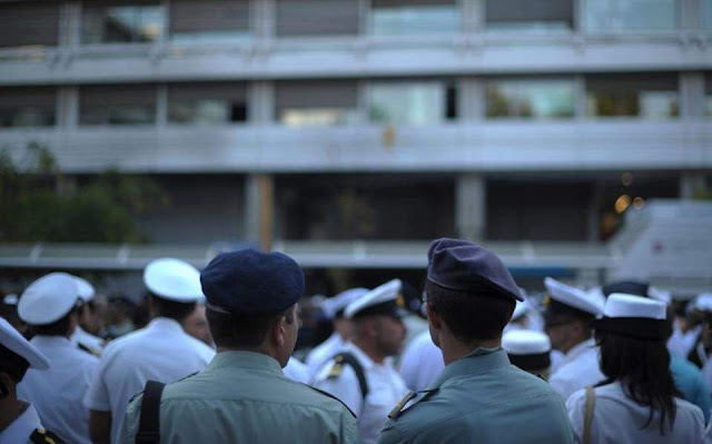 «Εμπαιγμό» καταγγέλλουν οι ένστολοι για τα αναδρομικά