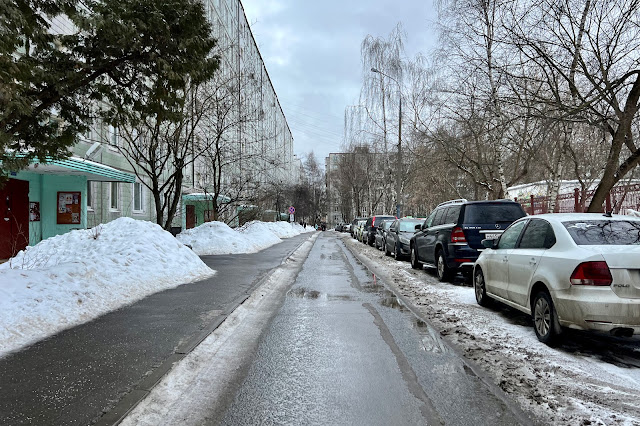 Холмогорская улица, дворы